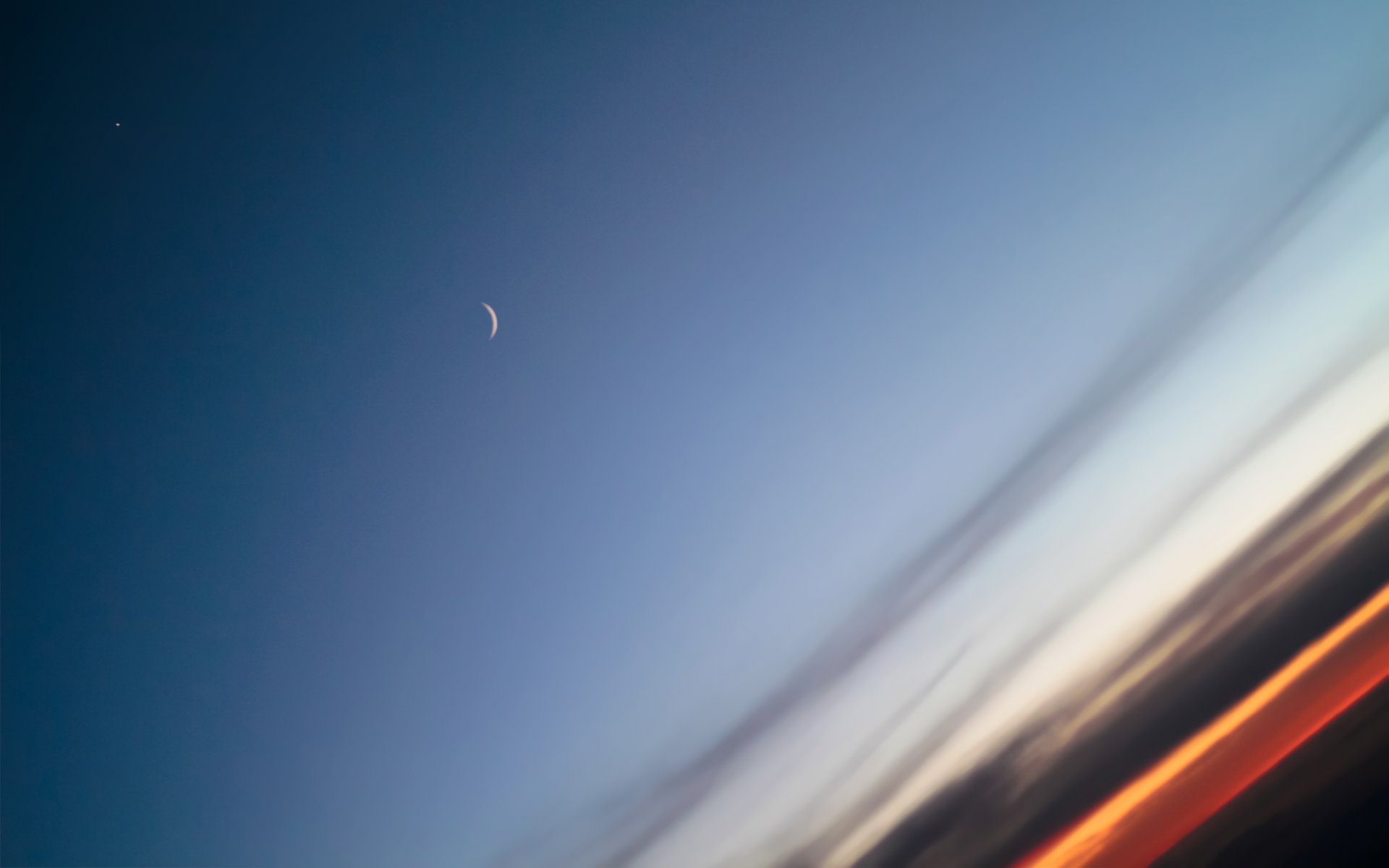 今日の壁紙 三日月と金星 Ringoon Pop